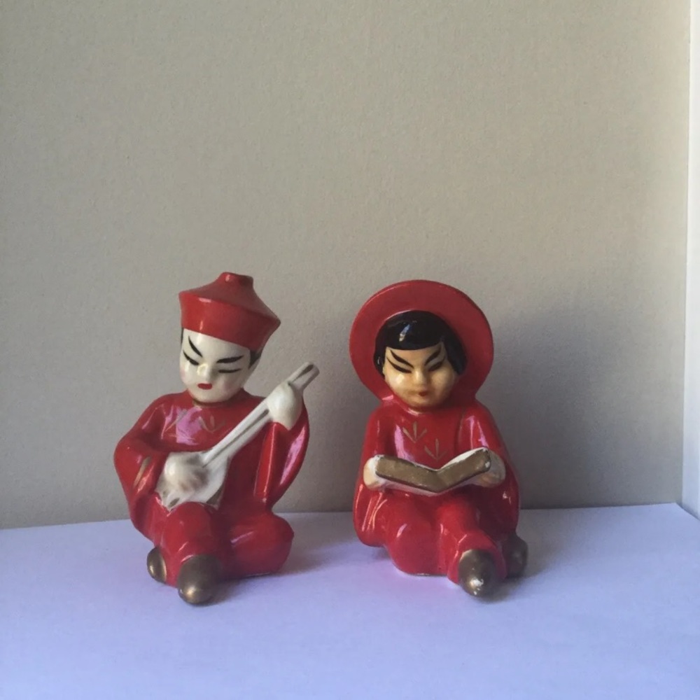 NEW! VINTAGE Porcelain JAPAN Asian Man & Woman Robed SALT & PEPPER SHAKERS